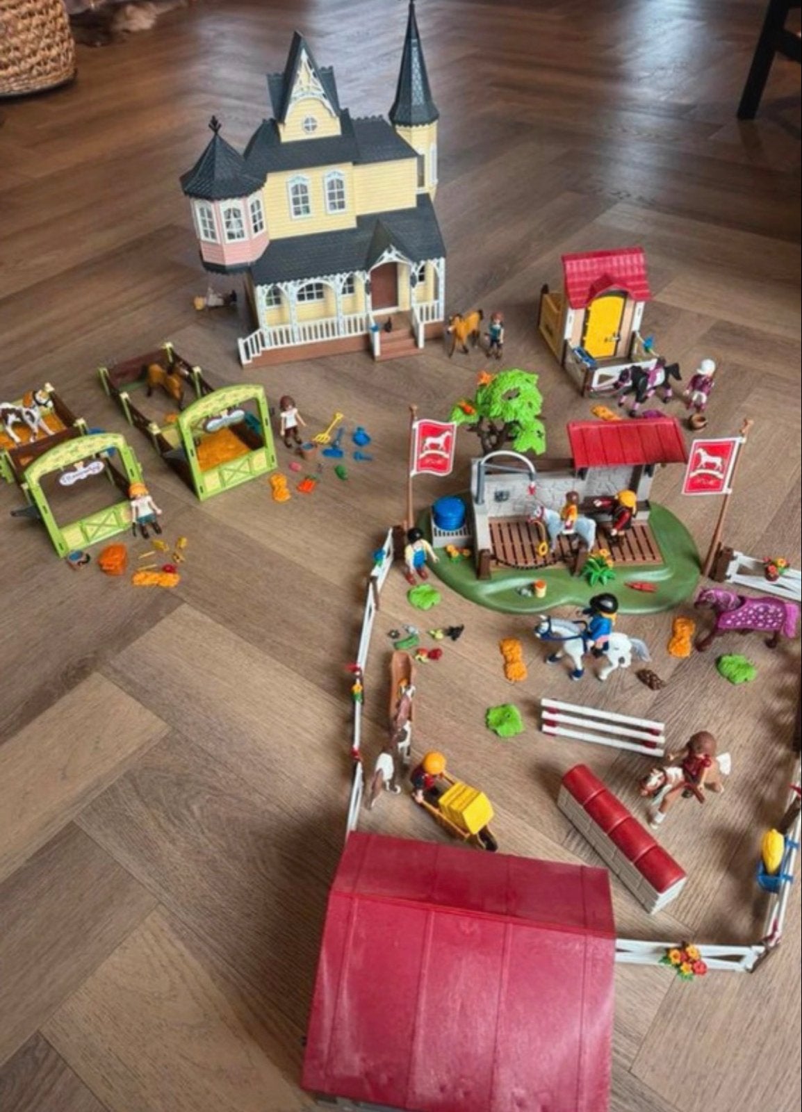 Playmobil Spirit Lucky's Huis, Paardenboxen, Wasstraat & Man, Ophalen, Gebouw, Complete set, Zo goed als nieuw