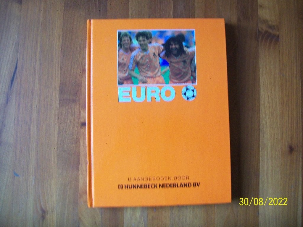 Euro - EK Voetbal 1988 West Duitsland, Verzamelen, Verzenden, Zo goed als nieuw, Buitenlandse clubs, Boek of Tijdschrift