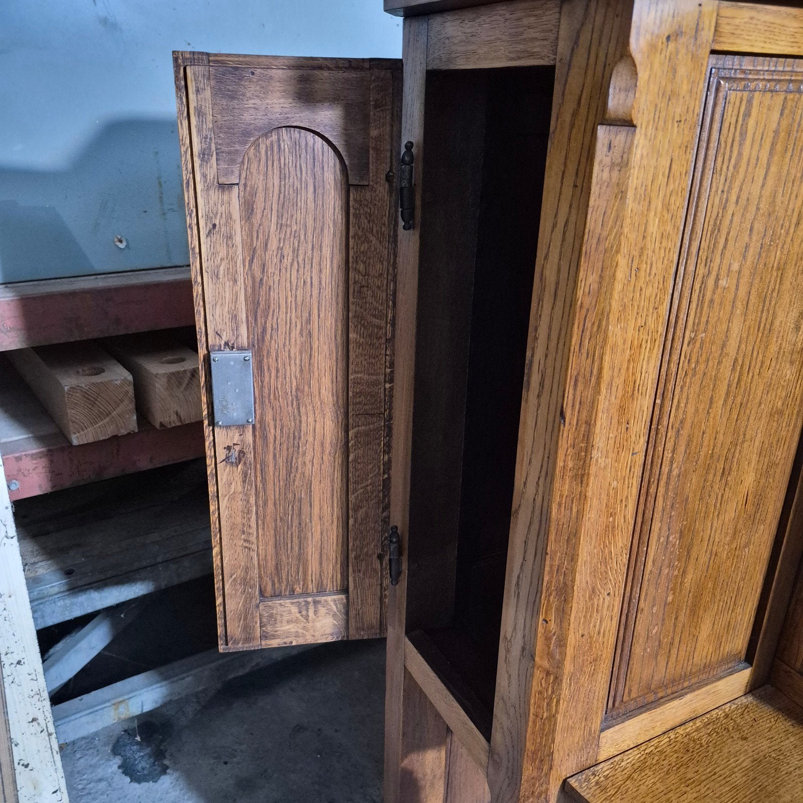 Foto 4 van Nette eikenhouten kast met veel bergruimte