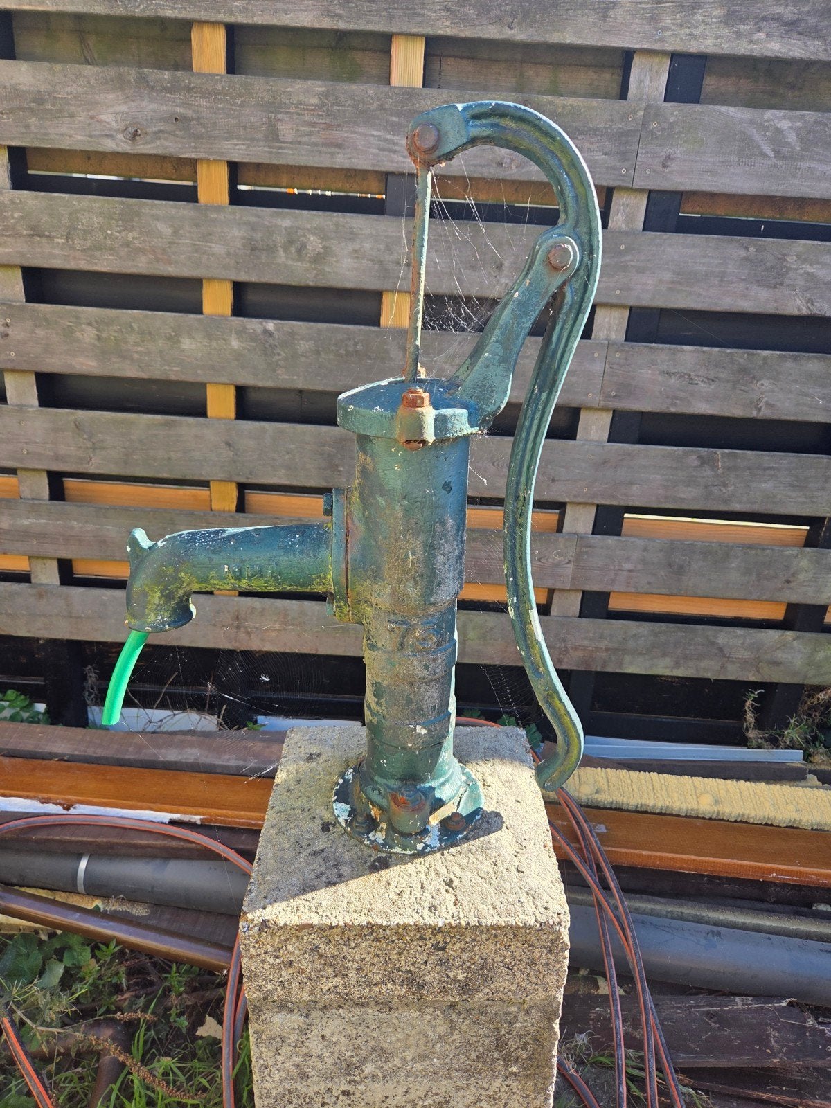 Antieke handwaterpomp, Ophalen, Gebruikt, Handmatig, Bronpomp