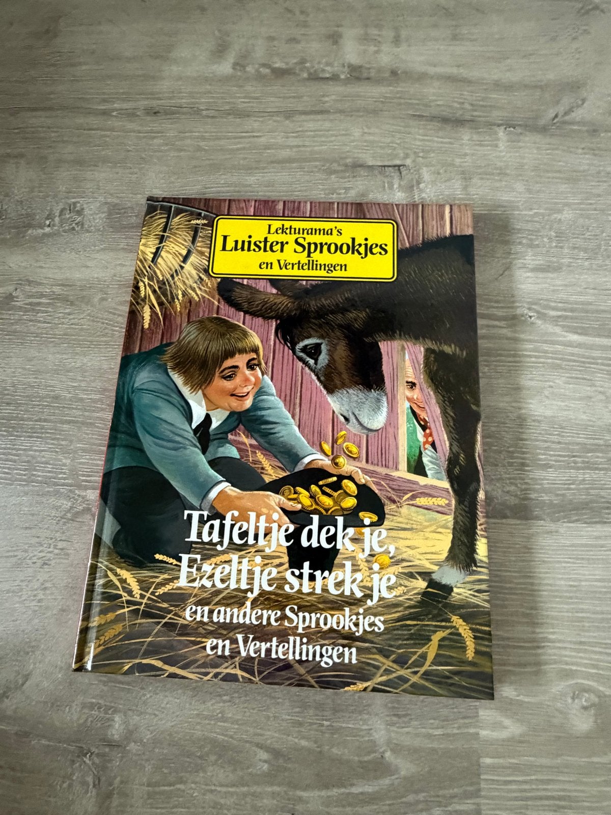 Boek: Tafeltje dek je, Ezeltje strek je en andere Sprookjes, Ophalen of Verzenden, Zo goed als nieuw