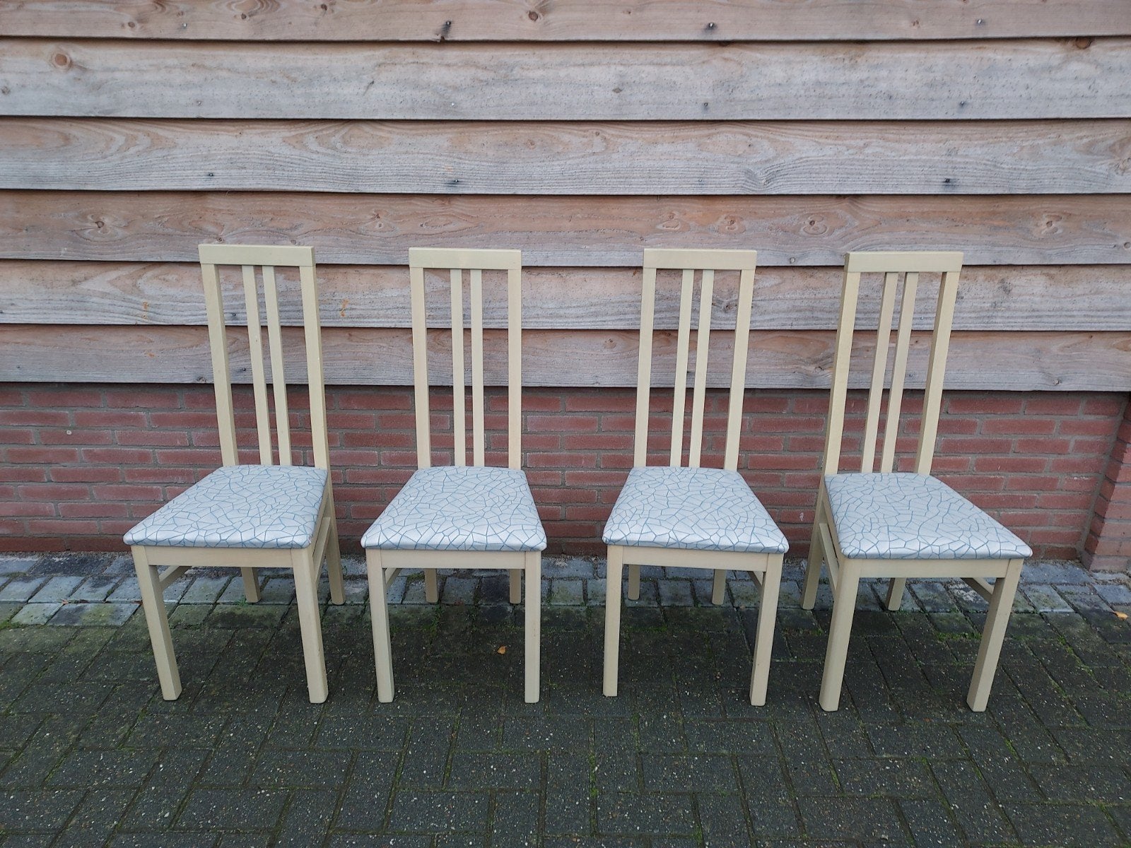 4 x houten keuken stacaravan keet stoelen, Ophalen, Gebruikt, Overige kleuren, Vier