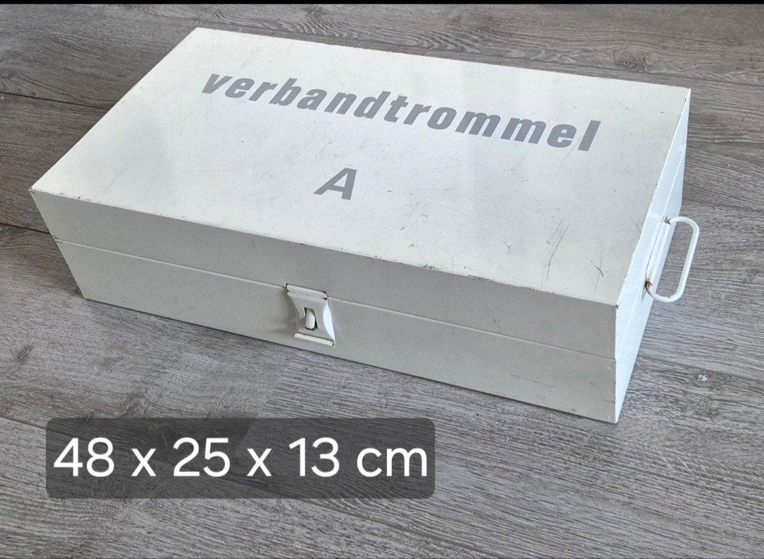 Vintage gevulde ehbo metalen kist, Ophalen of Verzenden, Zo goed als nieuw, 50 tot 100 cm, Minder dan 50 cm