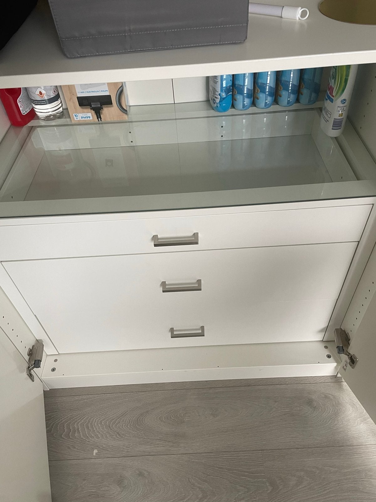 Witte ladekast met glazen blad, Huis en Inrichting, Ophalen, Gebruikt, 50 tot 100 cm, Glas