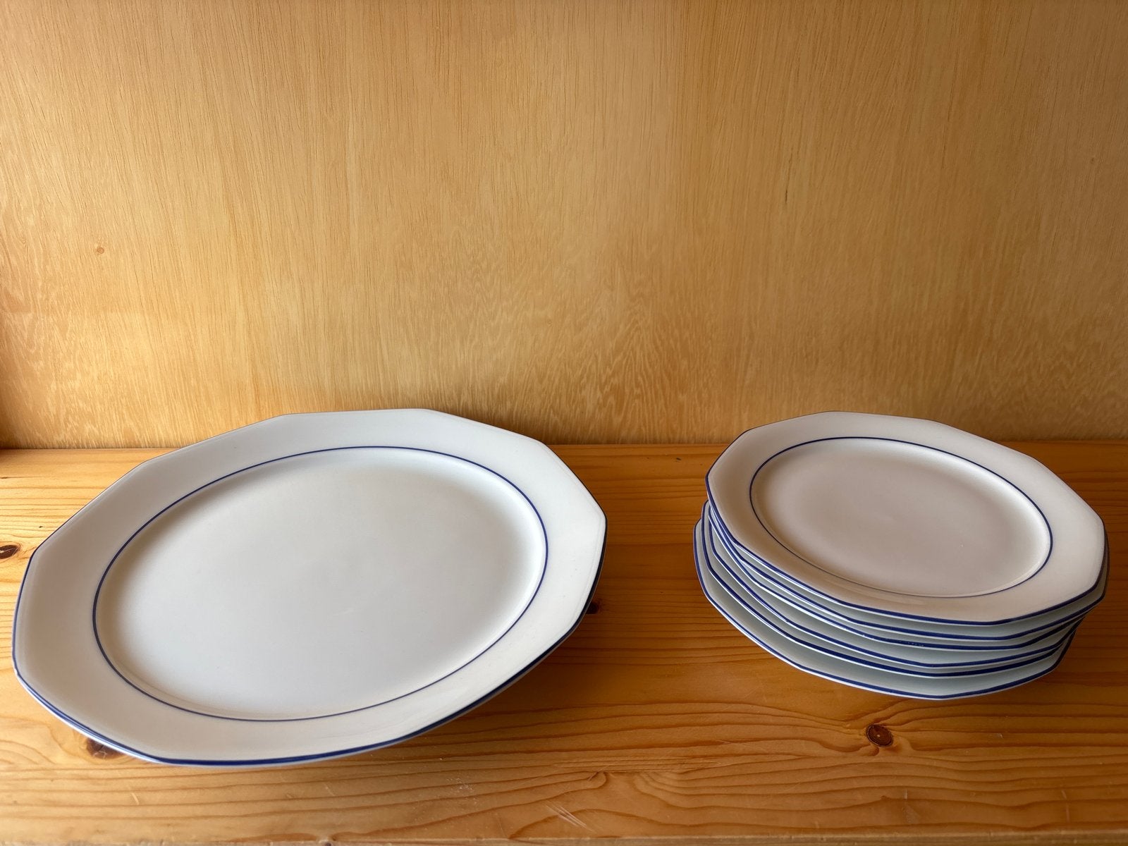 Witte ovale borden met blauwe rand - Winterling Marktleuthen, Huis en Inrichting, Keuken | Servies, Ophalen, Gebruikt, Overige merken