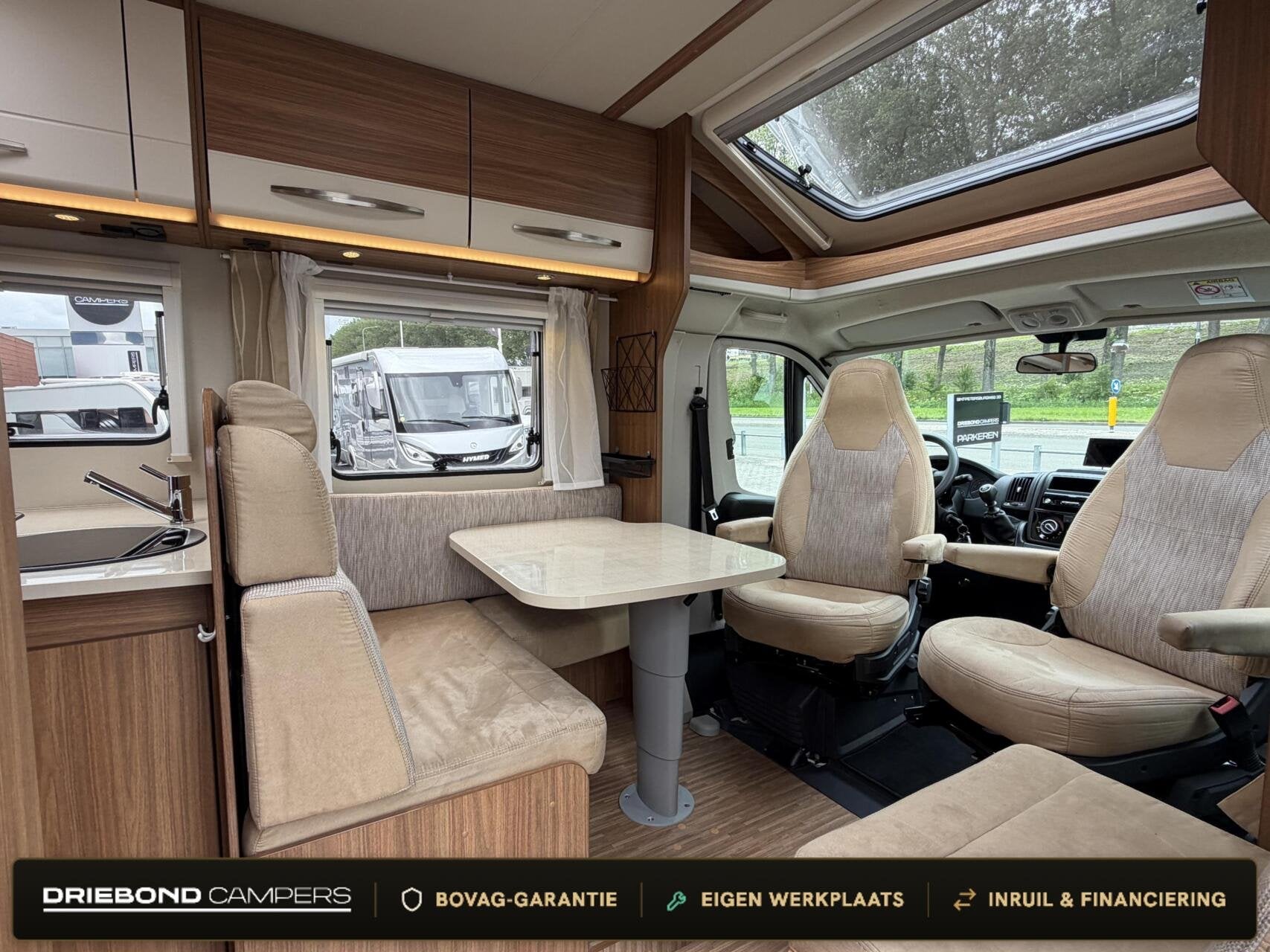 Carado T447 Euro6 Enkele Bedden Luifel Zonnepaneel Bearlock, Caravans en Kamperen, Airbags, 7 tot 8 meter, Bedrijf, Elektrische ramen