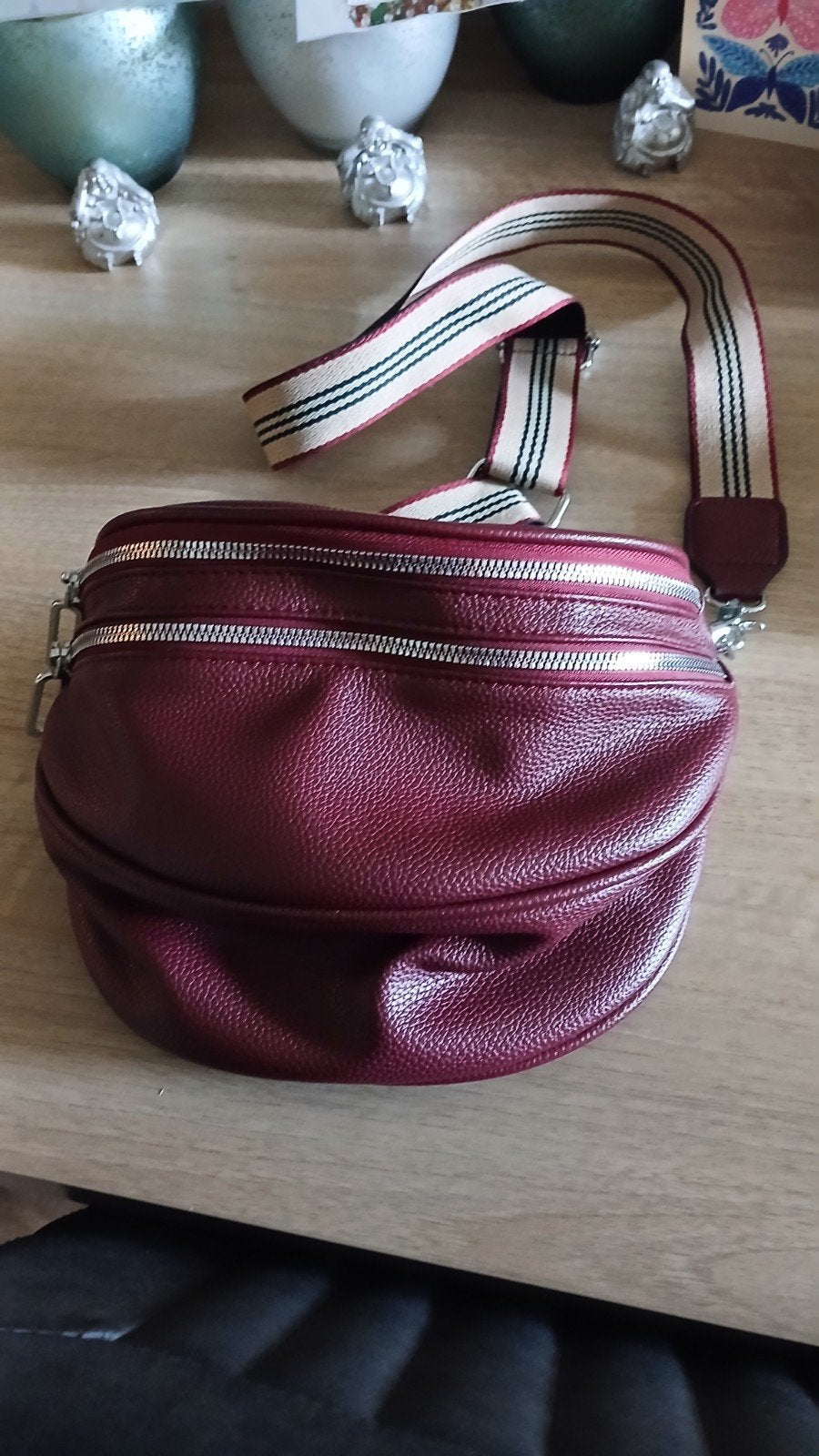 Nieuw! Bordeauxrode Crossbody Tas / Heuptas met Brede Band, Ophalen of Verzenden, Nieuw, Rood, Schoudertasje