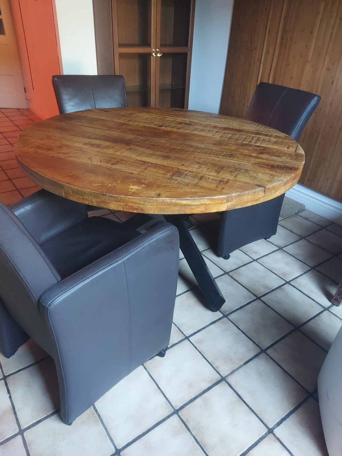 Ronde eettafel met zwart metalen onderstel, Overige houtsoorten, Gebruikt, Rond, Industrieel, Modern