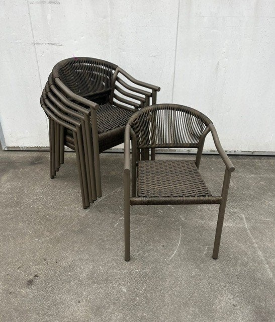 16 stuks hippe horeca terrasstoelen stapelbaar bruin brons, Ophalen, Zo goed als nieuw