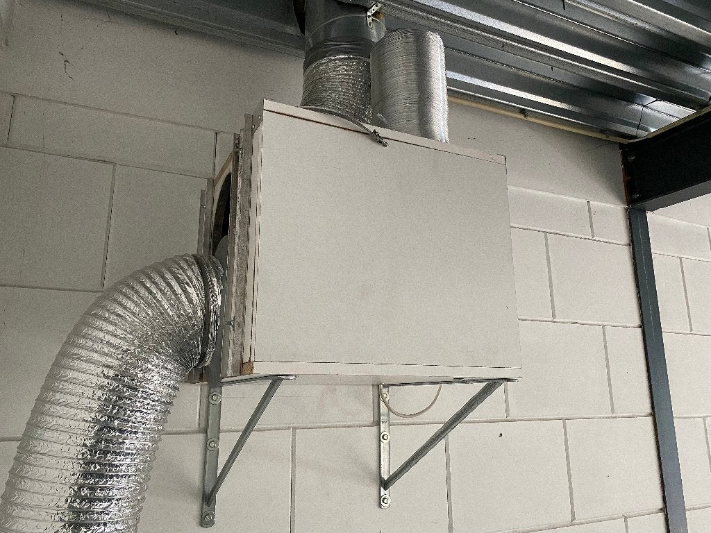 Afzuig box met regelaar 5 standen 220Volt, Ophalen, Zo goed als nieuw, 200 tot 400 m³ per uur, Motor