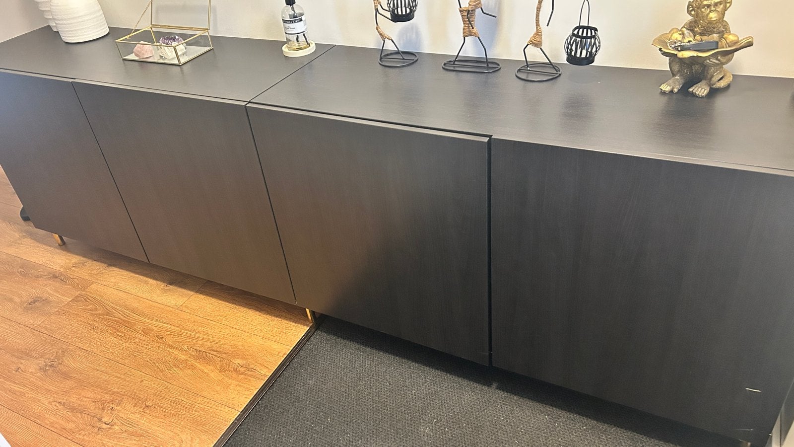 BESTA IKEA Donkerbruin dressoir met gouden poten, Ophalen, Gebruikt, 200 cm of meer, 25 tot 50 cm