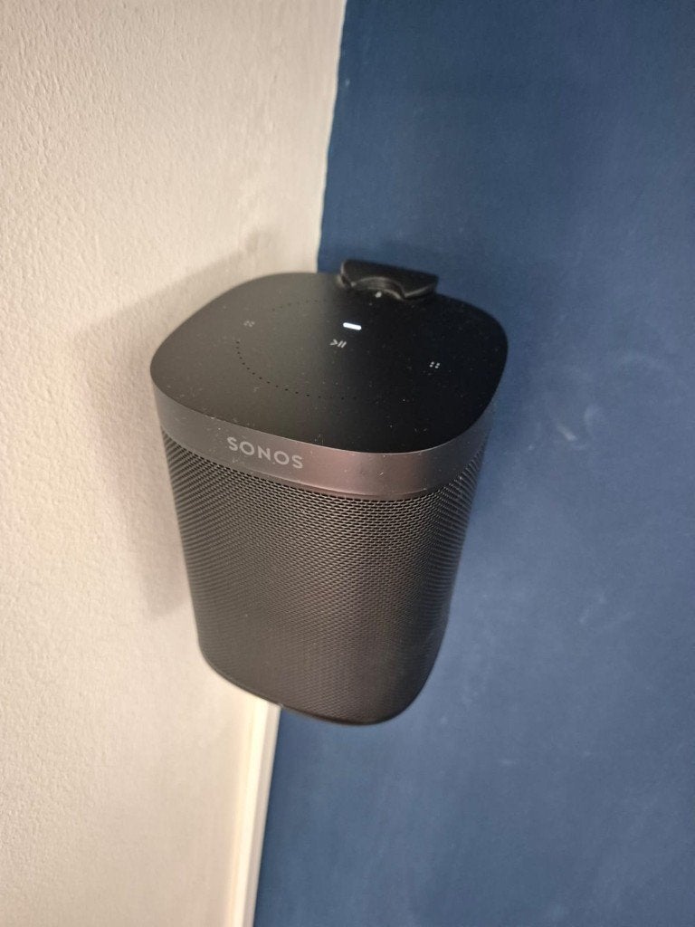 2 st Sonos one + ophangsysteem