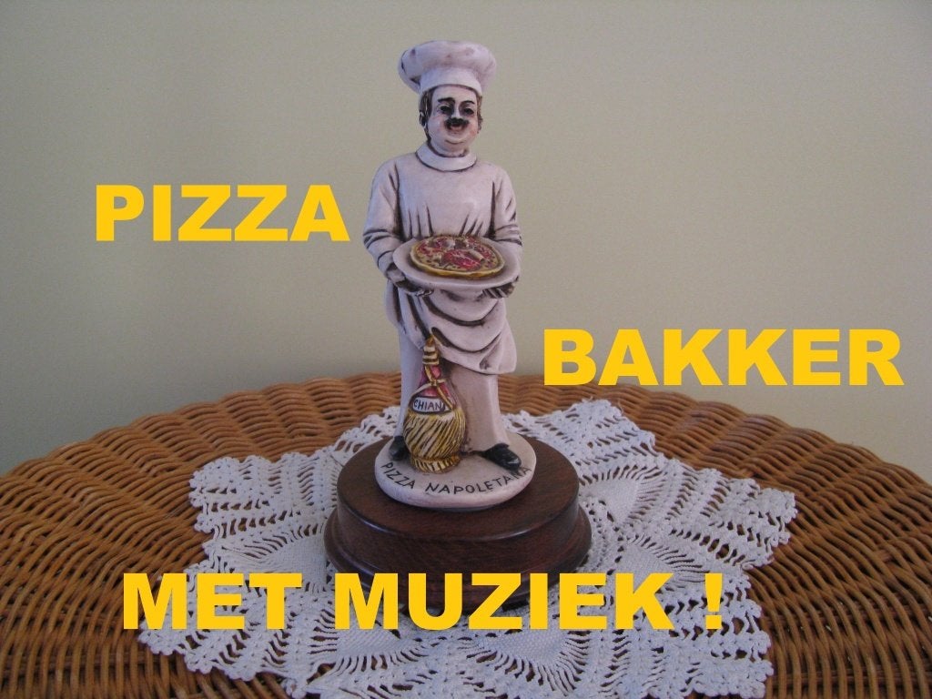 Pizza bakker maakt 🍕 & 🎶 muziek * Funiculi Funicula *, Ophalen of Verzenden, Zo goed als nieuw, Mens