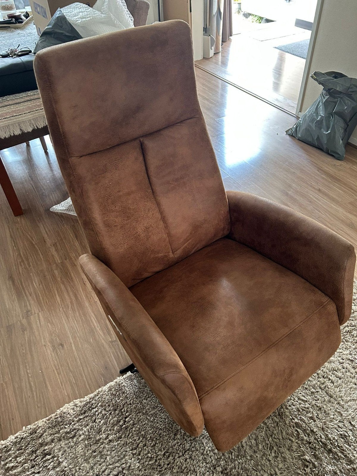 Comfortabele bruine relaxfauteuil met verstelfunctie, Ophalen, Modern, Comfortabel, Gebruikt, 75 tot 100 cm