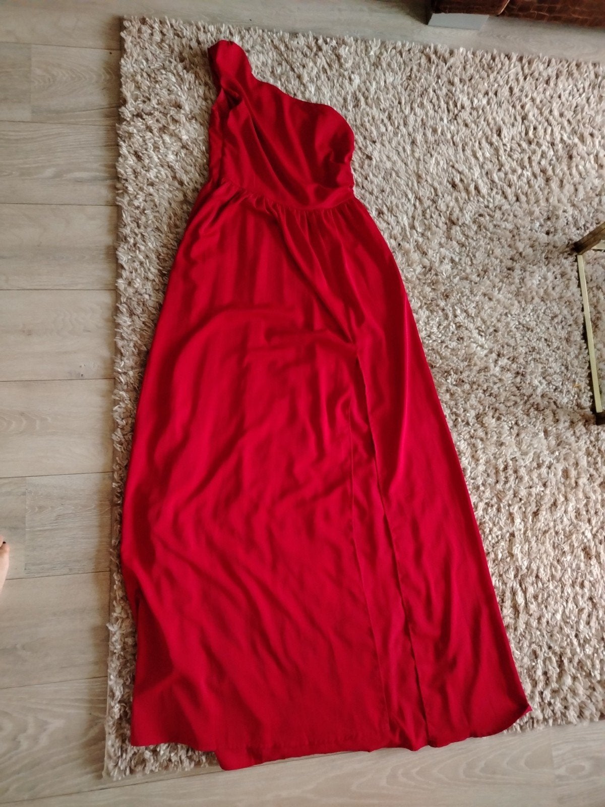 Rode zomer jurk met split en one-shoulder detail, Ophalen of Verzenden, Maat 36 (S), Onbekend, Zo goed als nieuw