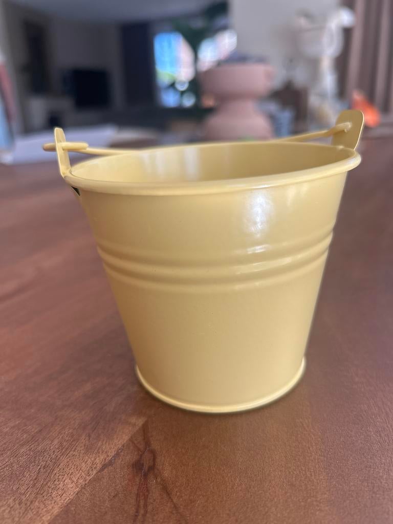 Gele emmertjes te koop, Ophalen, Gebruikt, IJzer, Met handgreep