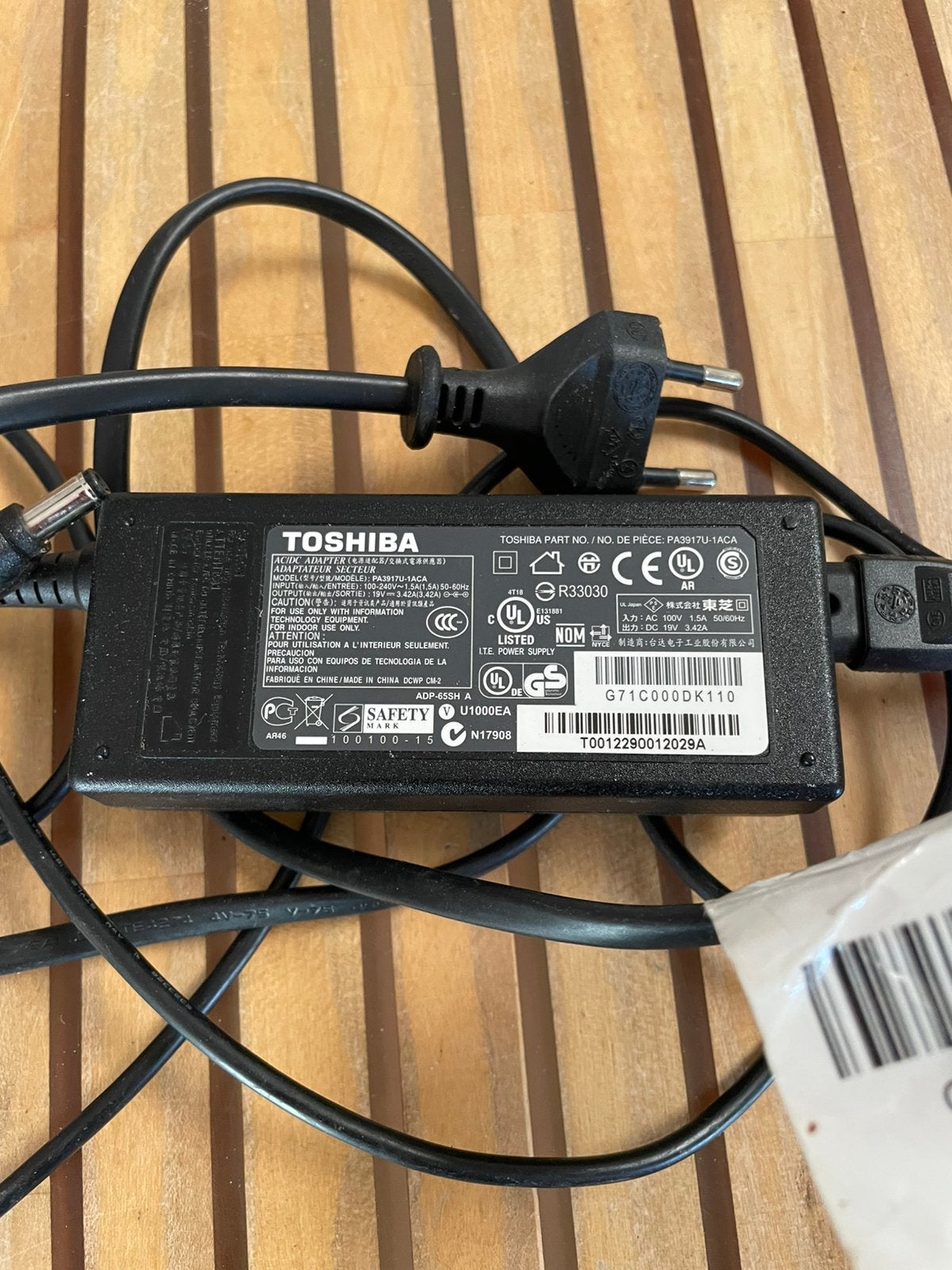 Toshiba PA3917U-1ACA Adapter, Computers en Software, Laptop-opladers, Ophalen of Verzenden, Gebruikt