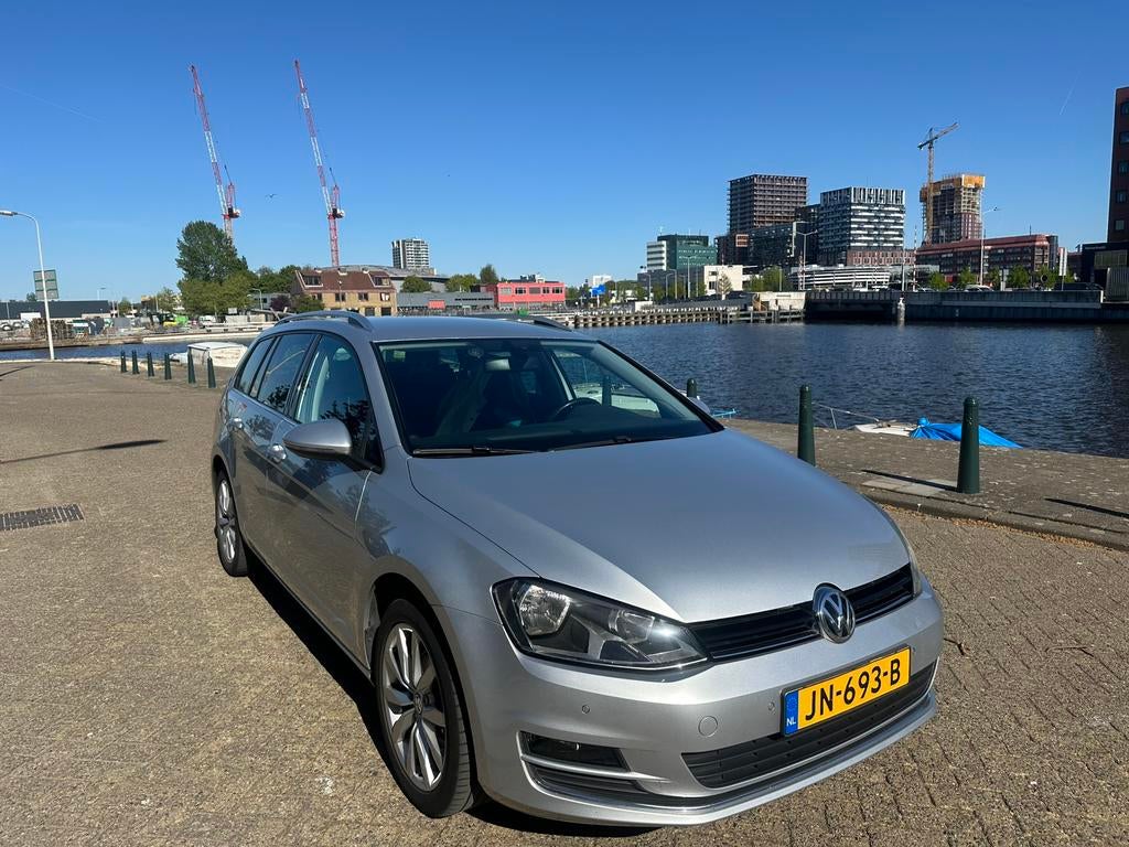 Golf 7 Variant 1.6 TDI VOL OPTIE CARPLAY, CAMERA, MASSAGE, Voorwielaandrijving, 4 cilinders, Origineel Nederlands, Stationwagon