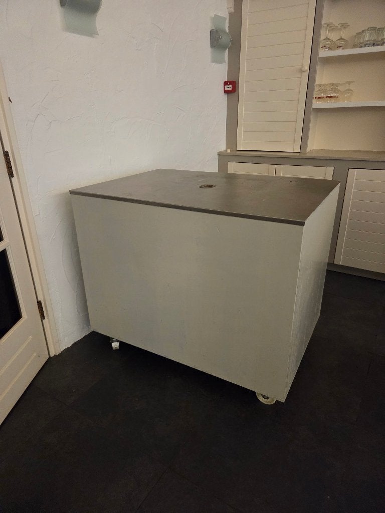 Stevige mobiele bar – RVS blad & ruimte voor fust/koeling, Ophalen, Gebruikt