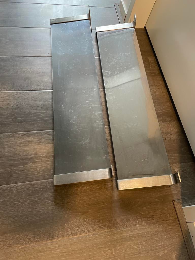 Ikea Bergshult wandplanken met RVS 2 stuks met beugels, Huis en Inrichting, Ophalen of Verzenden, Gebruikt