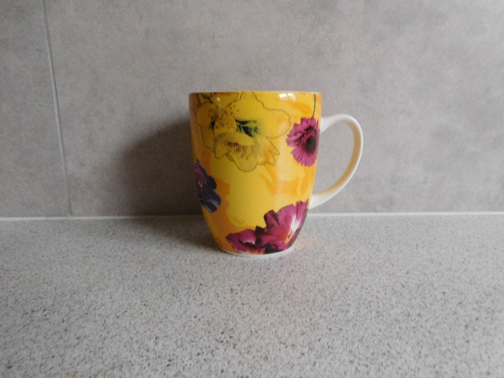 Mok 10x8 cm met bloemen (Lelie, Orchidee, Gerbera) AH, Keramiek, Zo goed als nieuw, Albert Heijn, Overige stijlen