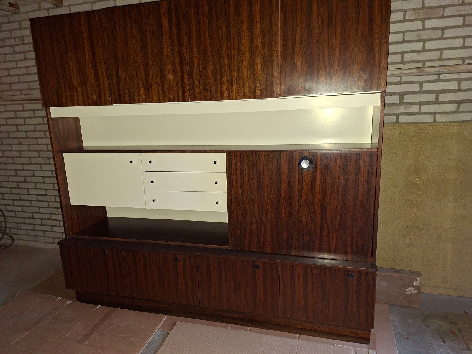 Wandkast groot & origineel jaren 70 !

Staat nu in d, Huis en Inrichting, Kasten | Wandmeubels, Ophalen, Gebruikt, Met deur(en)