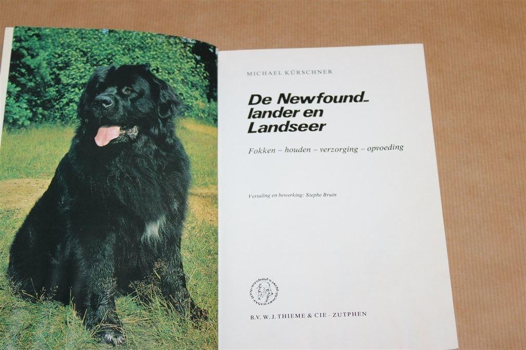 De Newfoundlander en Landseer — Fokken en Verzorging, Ophalen of Verzenden, Gelezen, Honden