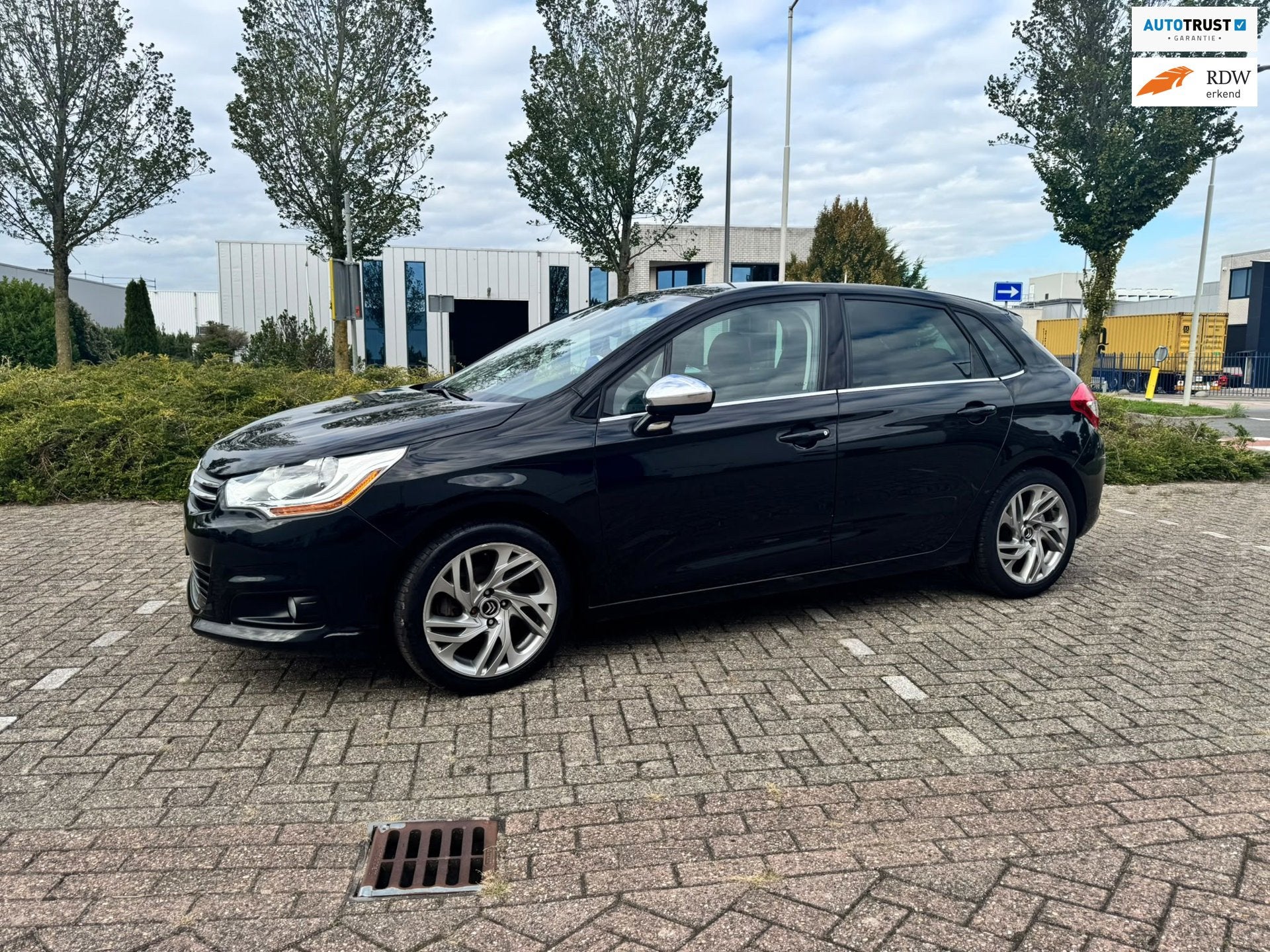 Citroen C4 1.2 PureTech Exclusive trekhaak airco navi elektr, Auto's, Voorwielaandrijving, Euro 6, 1199 cc, Automatische klimaatregeling