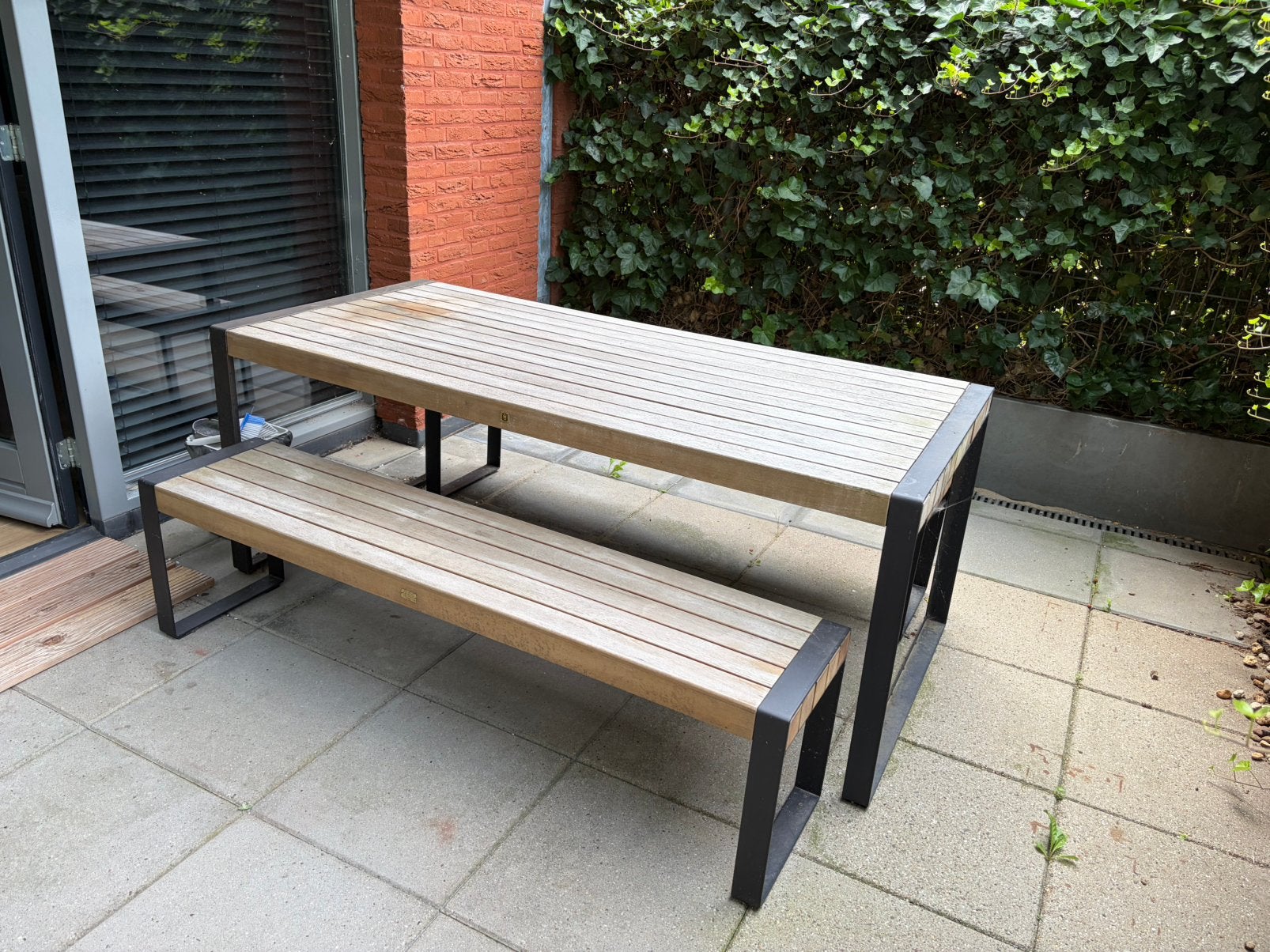 Houten tuintafel met twee banken, Ophalen, Gebruikt, Hout