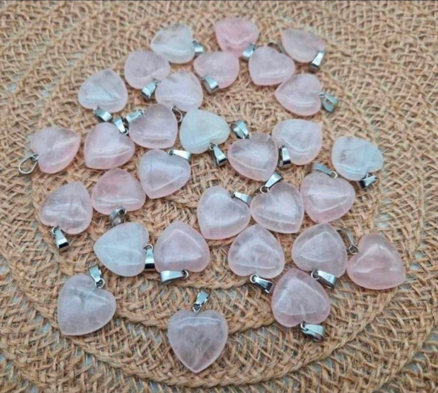 Rozenkwarts Hartjes Hangers 30 Stuks € 15,-, Ophalen of Verzenden, Mineraal