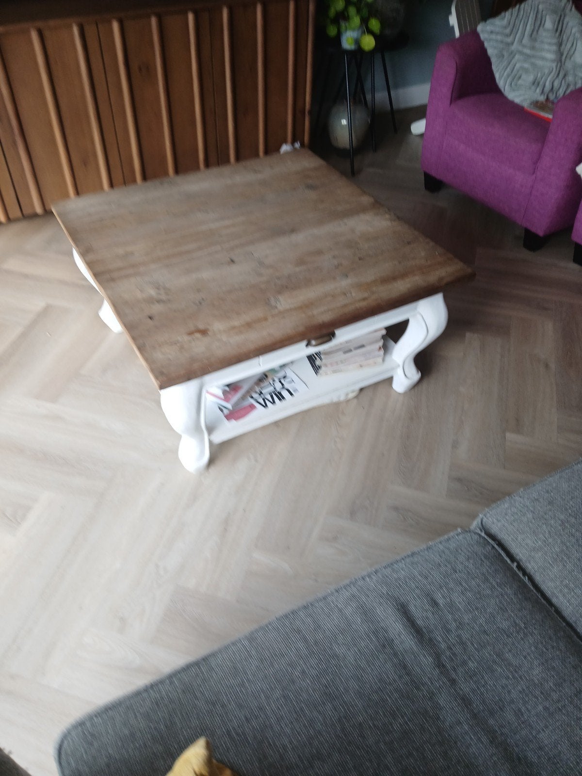 Salontafel opium met houten blad en witte poten, Ophalen, 50 – 75, Gebruikt, 100 tot 150 cm