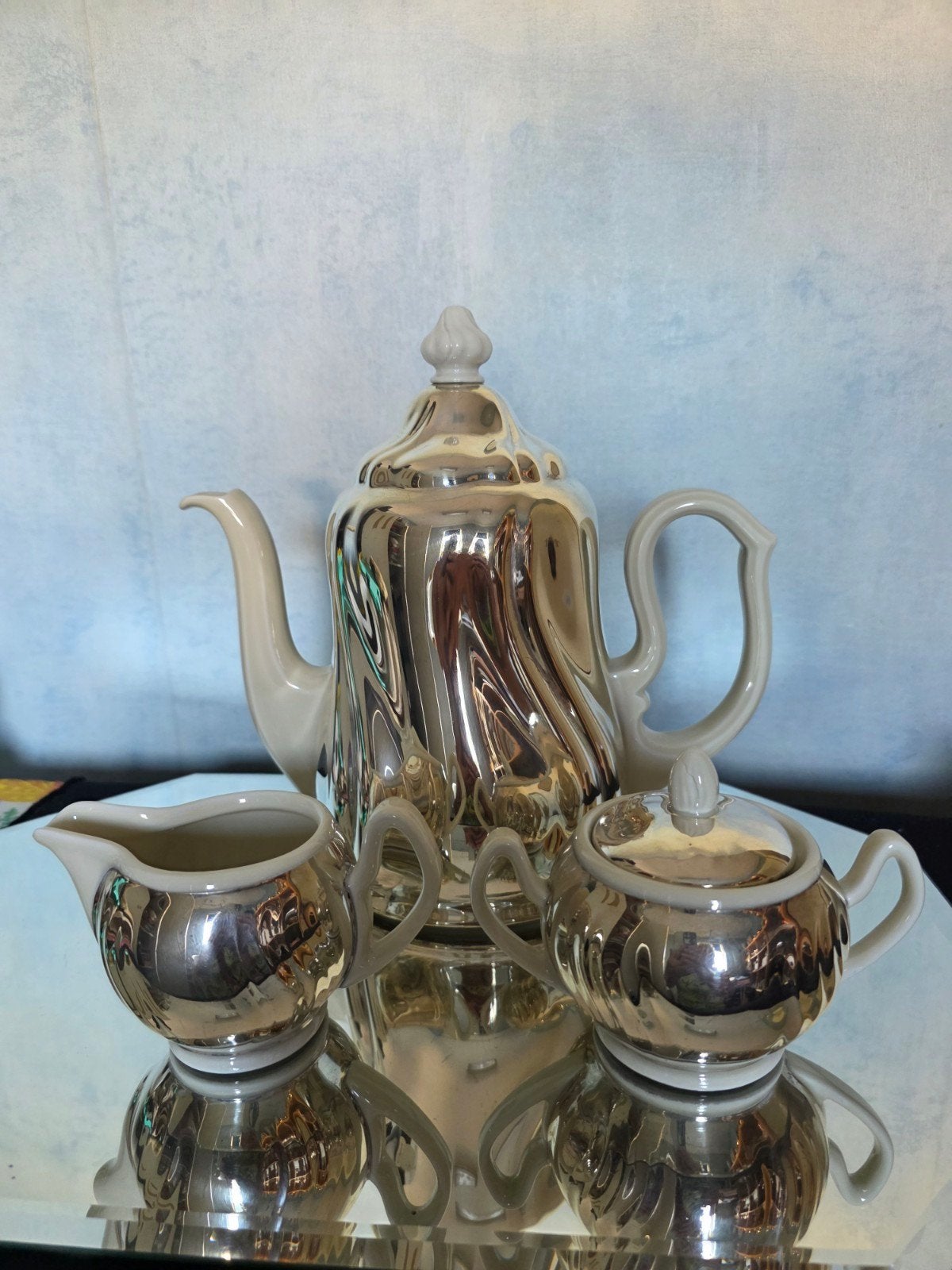 Porseleinen theeservies met verzilverde omhulsels, Antiek en Kunst, Ophalen of Verzenden