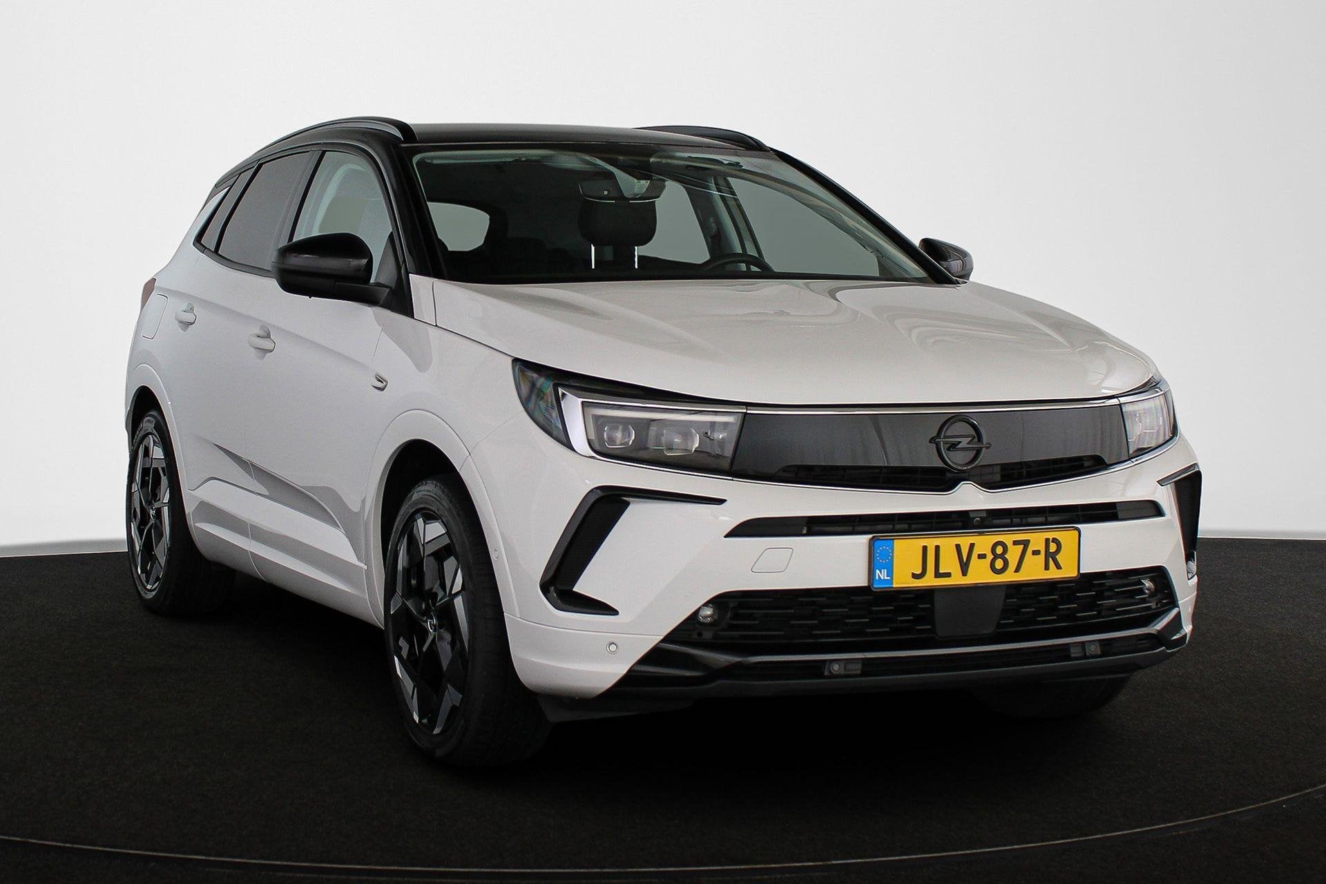 Opel Grandland 1.6 Turbo Plug-In Hybrid 4x4 GSe Stoel-Stuurv, Auto's, Opel, 4 cilinders, 1776 kg, Alcantara, Wit