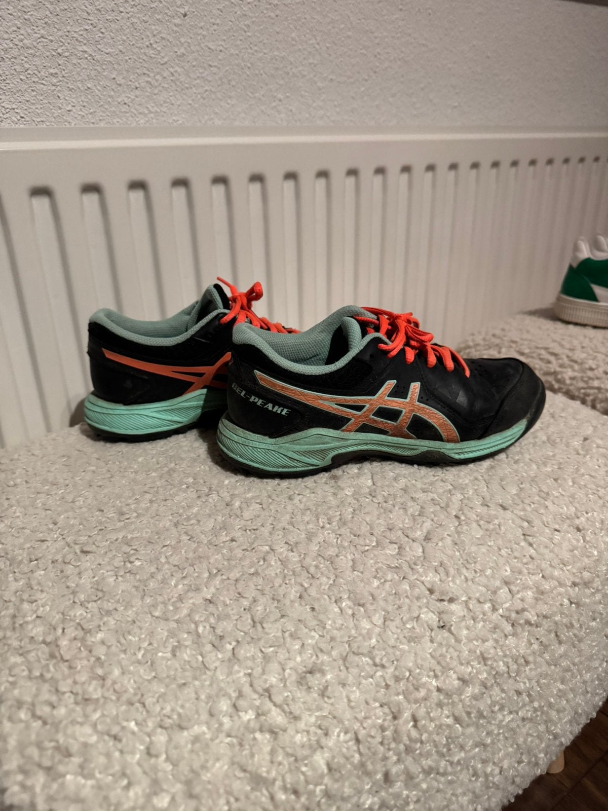 Asics hockeyschoenen veld. Maat 34,5, Ophalen of Verzenden, Zo goed als nieuw, Meisje, Schoenen