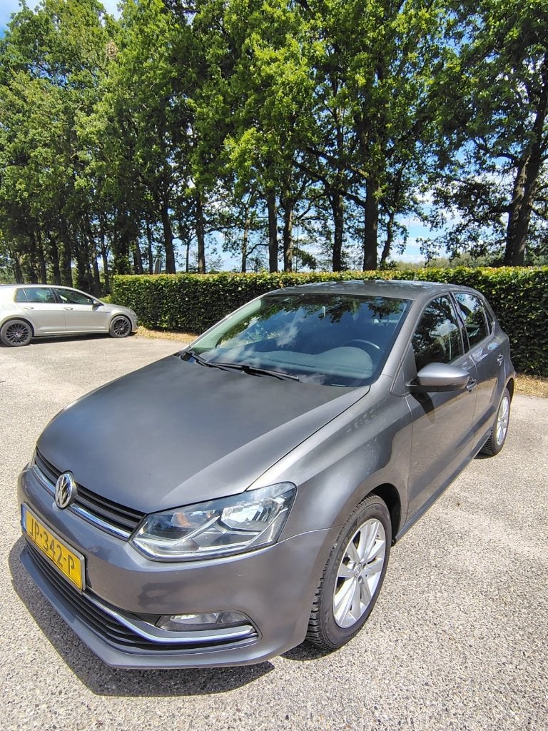 Volkswagen Polo 1.2 TSI 66KW 2015 Grijs, 40 €/maand, 4 cilinders, Handgeschakeld, 1000 kg