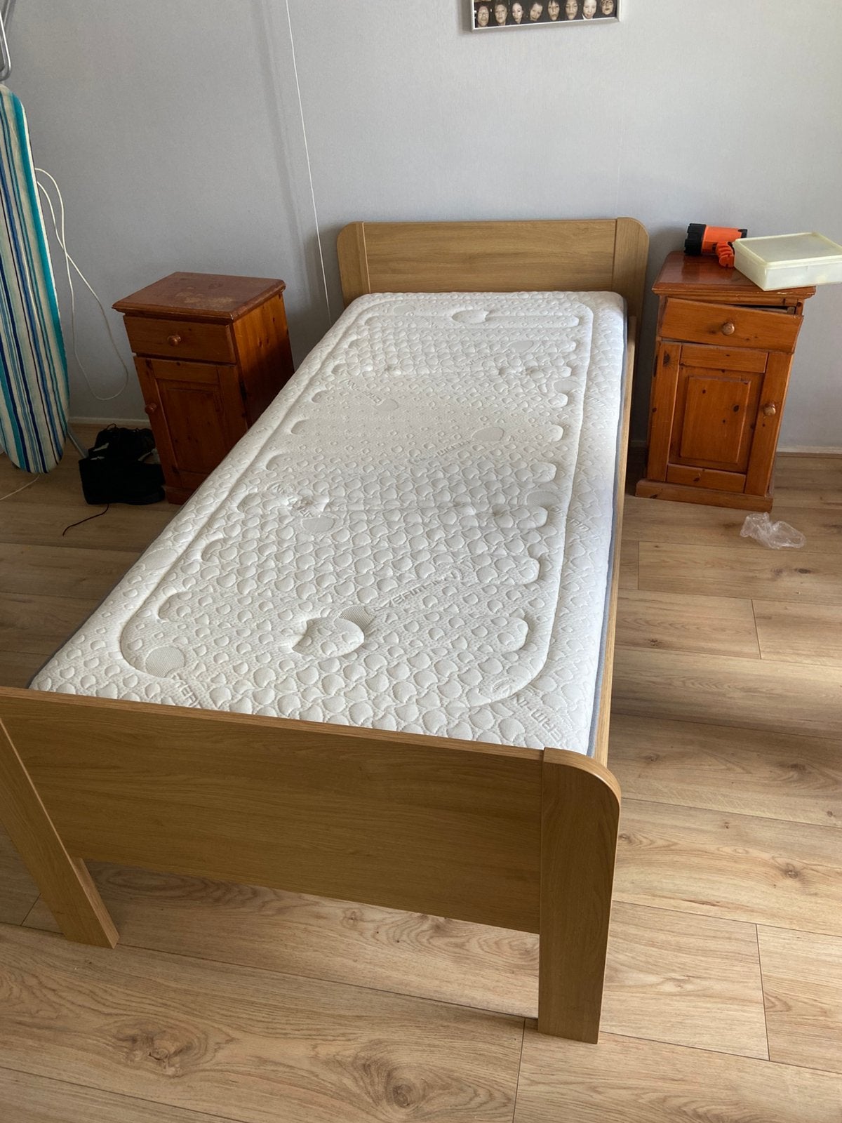 Seniorenbed met matras, Huis en Inrichting, Ophalen, Overige materialen, Gebruikt, 90 cm