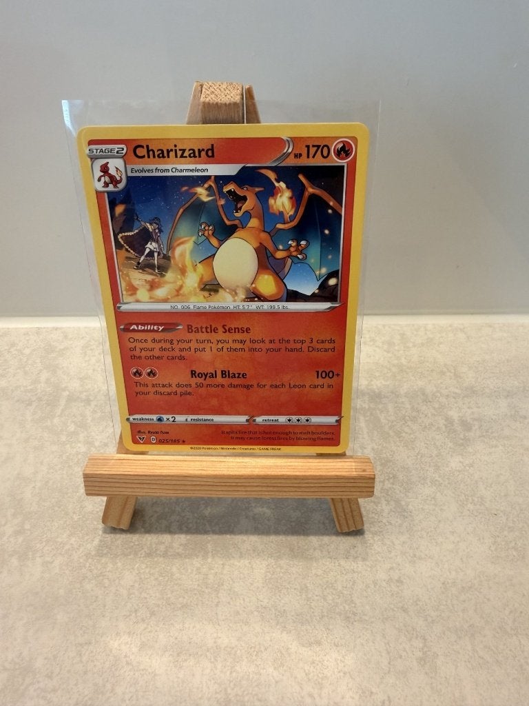 ** Charizard 6/9 -Charizard Vivid Voltage **, Ophalen of Verzenden, Zo goed als nieuw