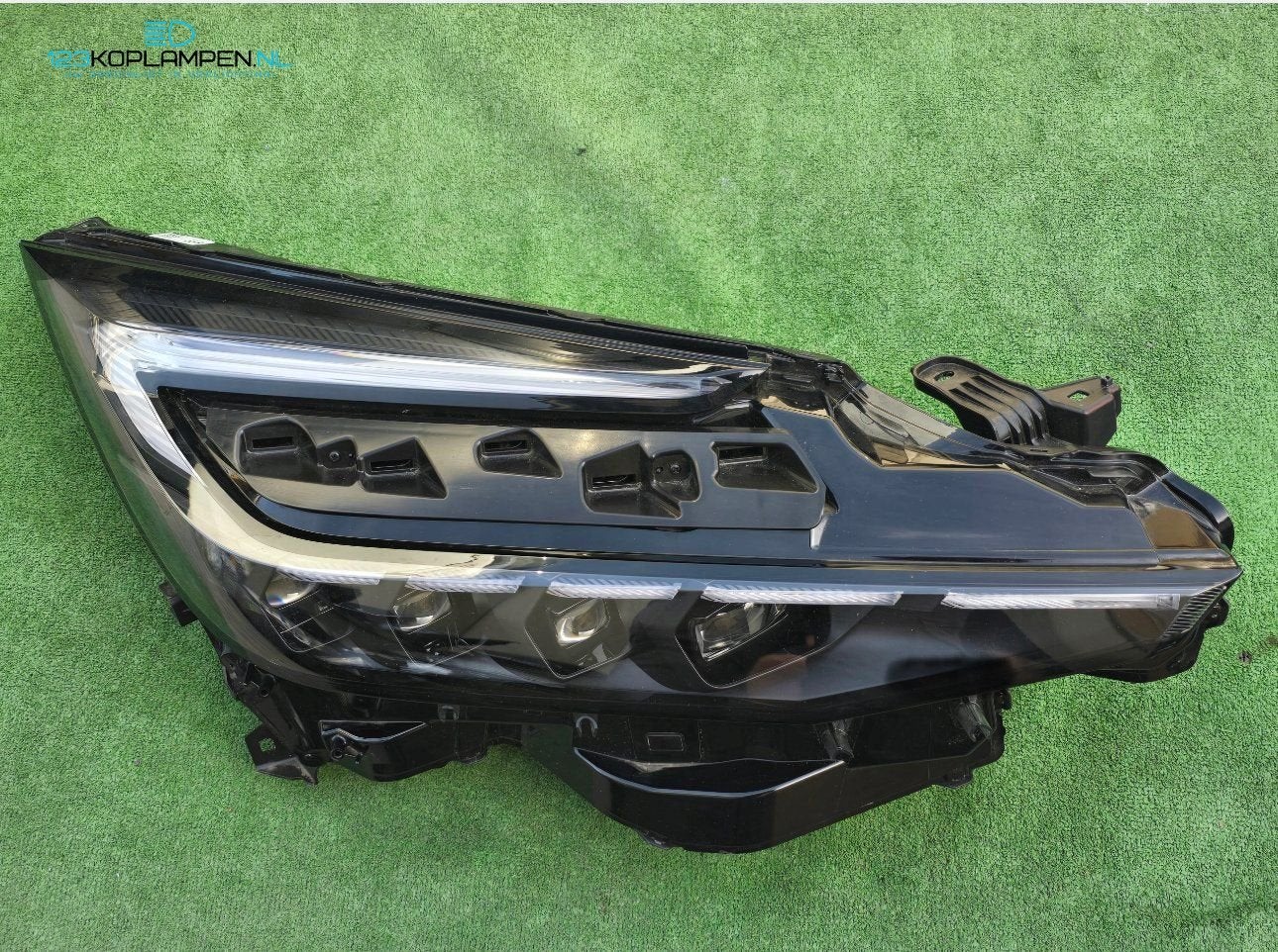 Toyota C-HR II Full LED koplamp rechts – 81110-F4240-00