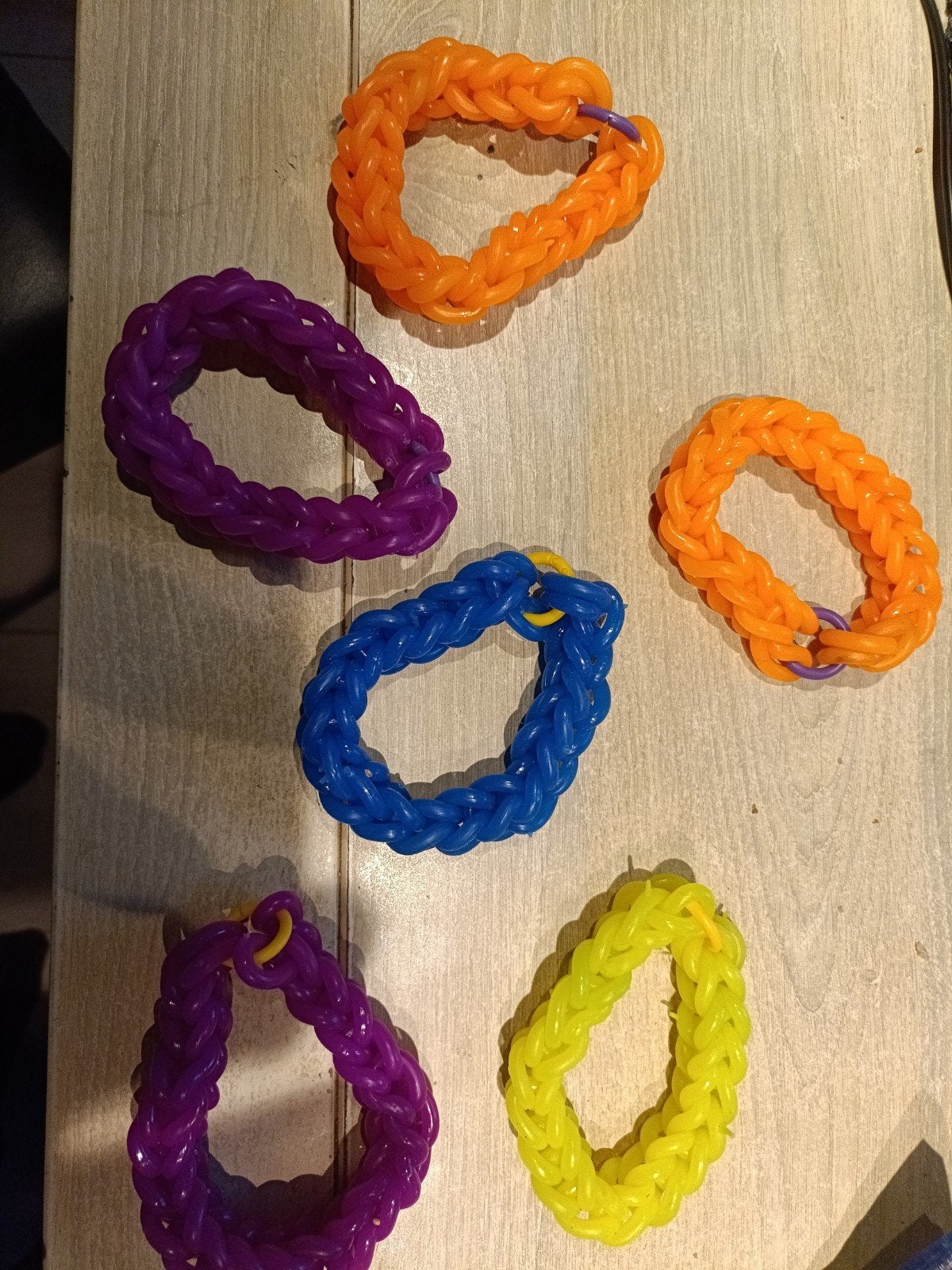 Loom armbandjes, Ophalen