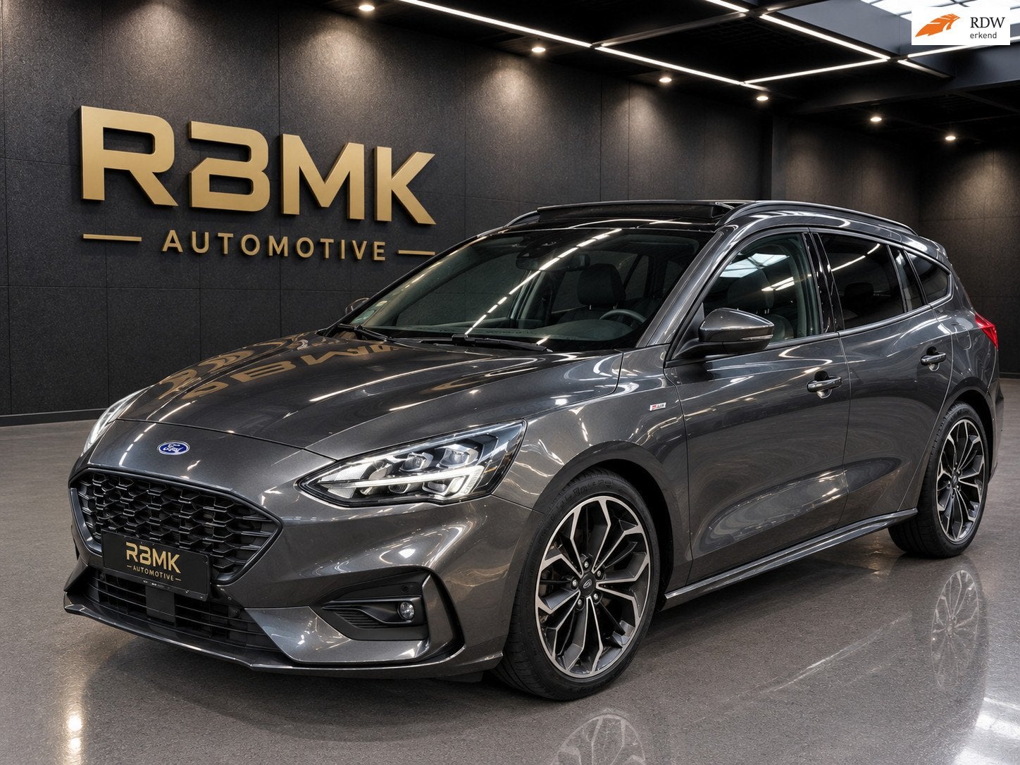 Ford Focus 1.5 EcoBoost ST Line Business / Panorama dak!, Auto's, 1304 kg, Stof, Zwart, 150 pk