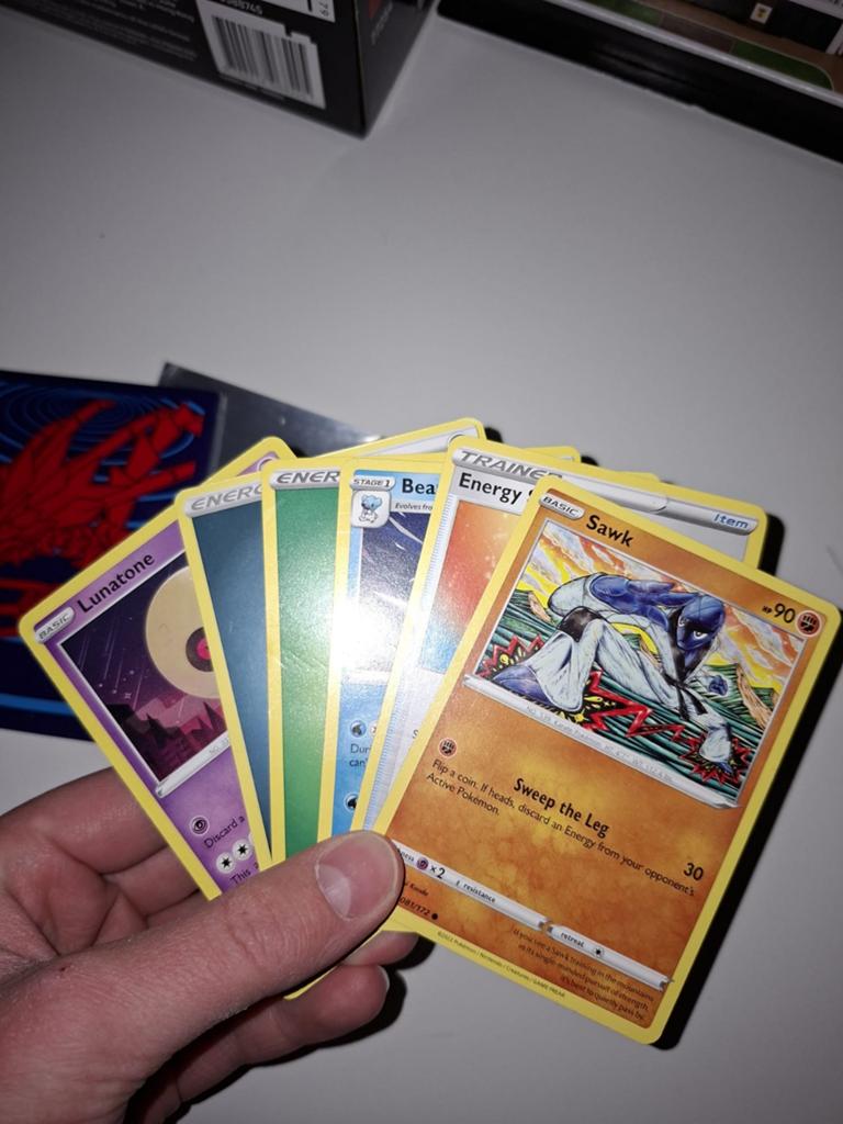 Pokémon kaarten + 2 beschermhoesjes, Ophalen of Verzenden