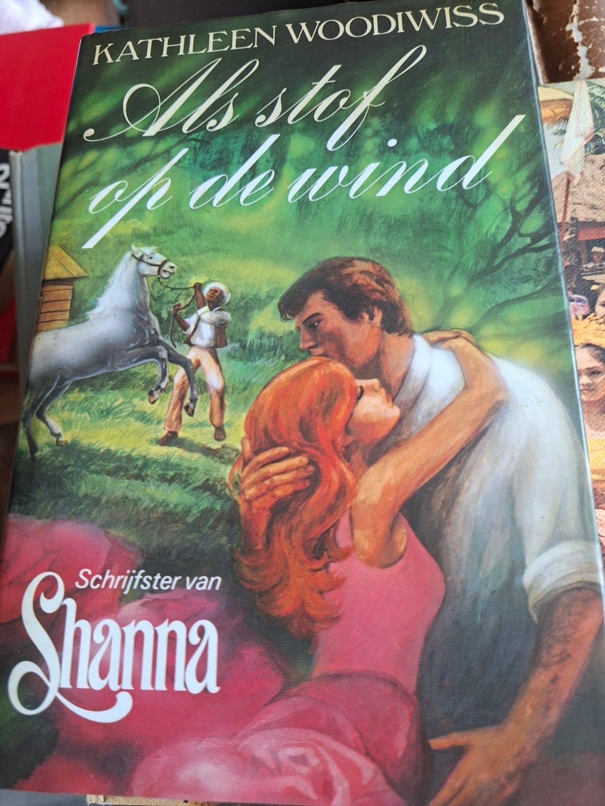 Kathleen Woodiwiss - Als stof op de wind (roman), Ophalen of Verzenden, Gelezen, Kathleen Woodiwiss, Nederland