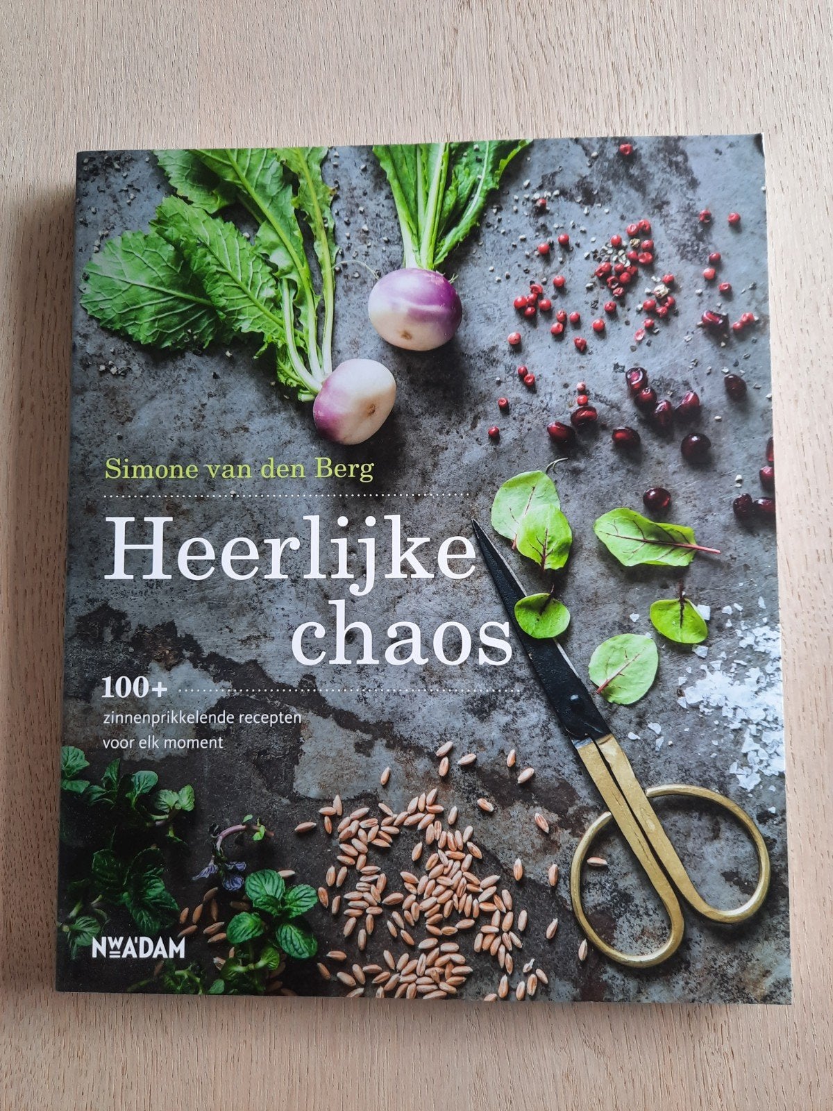 Heerlijke chaos - Simone van den Berg, Ophalen of Verzenden, Zo goed als nieuw