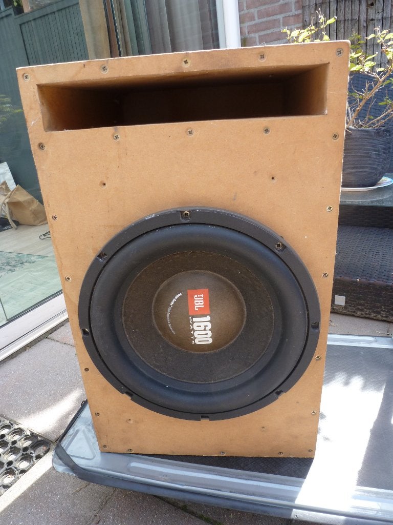 Jbl subwoofer 1600 Watt inclusief gepoorte kist, Ophalen, Gebruikt