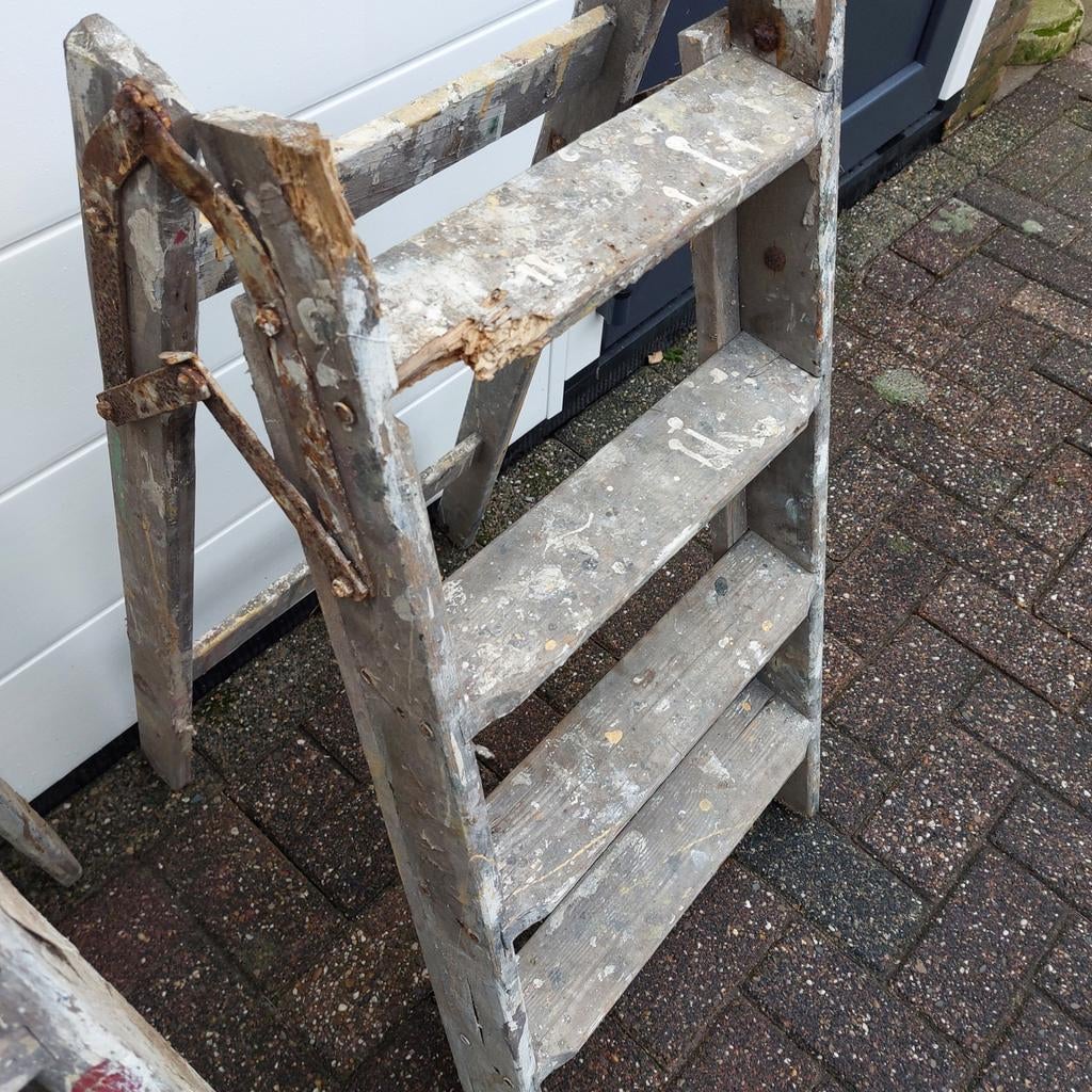 Oude houten schilderstrap €10,00  - 4 treden - decoratief, Antiek en Kunst, Ophalen