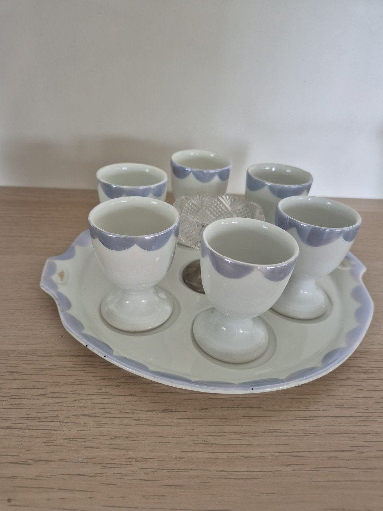 Eierservies met zoutschaaltje en serveerschaal '20/ '30, Ophalen
