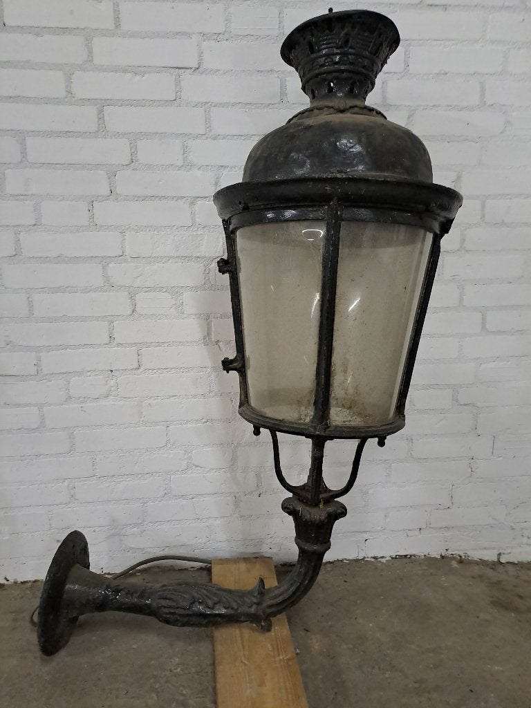 Antieke stadslamp van gietijzer, uit de 19e eeuw., Ophalen