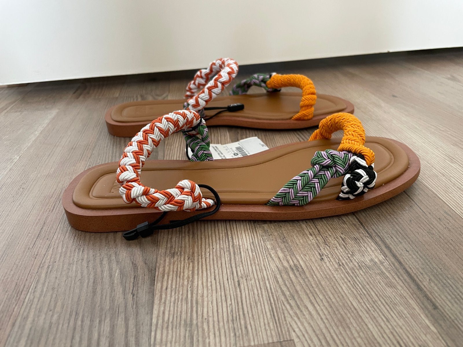 Nieuw met prijsk sandalen met koordbandjes van Zara maat 38, Bruin, Nieuw, Sandalen of Muiltjes, Ophalen of Verzenden