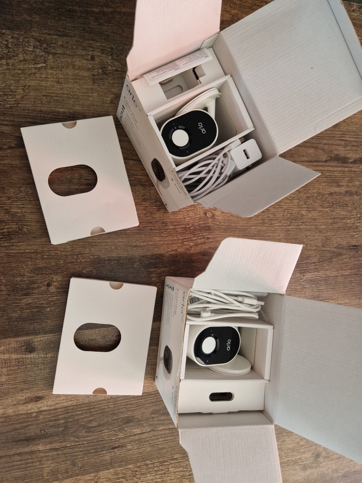 Arlo Essential Indoor Camera - 2 stuks beschikbaar, Ophalen of Verzenden