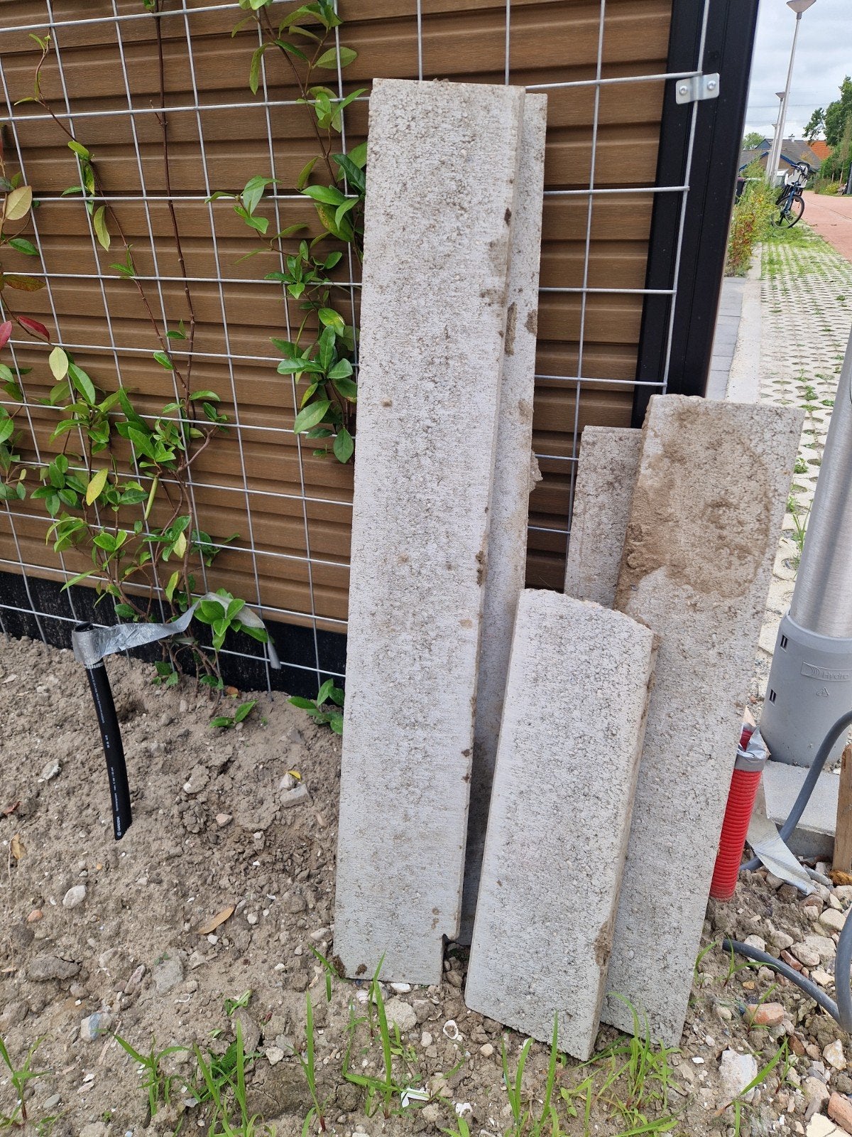 Lichtgrijze opsluitbanden, Ophalen, Overige typen, Nieuw, Minder dan 5 m²